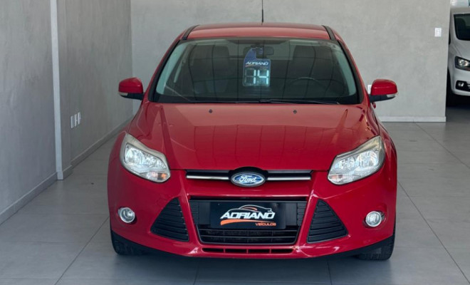 Focus 2.0 SE Aut. 2014 - Completíssimo, Confortável e com Boa Quilometragem!-0