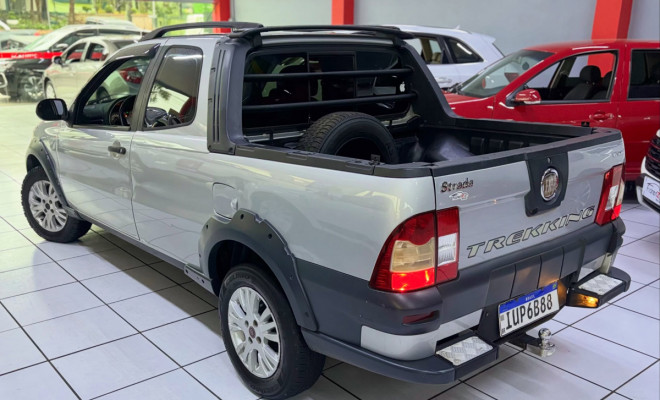 Fiat Strada Trekking 1.6 16V Flex CD 2013-2