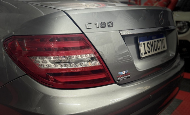 Mercedes-Benz C-180 CGI Classic 1.8 16V 156cv Aut. 2012 Gasolina-3