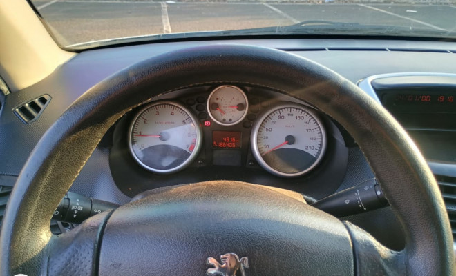 Peugeot 207 QUIKSILVER 1.4 Flex 8V 5p 2011 Flex-8