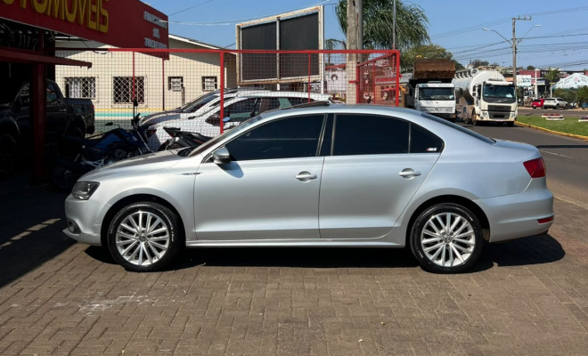 VW - VolksWagen JETTA Comfortline 2.0 T.Flex 8V 4p Tipt. 2012 Flex-0