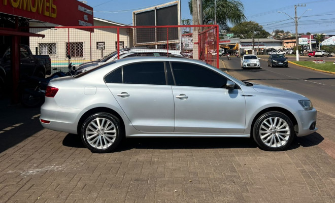 VW - VolksWagen JETTA Comfortline 2.0 T.Flex 8V 4p Tipt. 2012 Flex-4