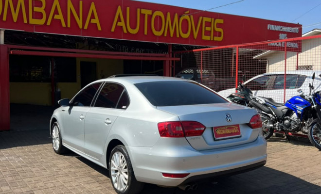 VW - VolksWagen JETTA Comfortline 2.0 T.Flex 8V 4p Tipt. 2012 Flex-1