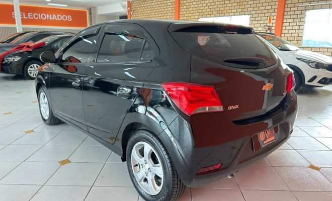 GM - Chevrolet ONIX HATCH LT 1.4 8V FlexPower 5p Mec. 2019 Flex-5