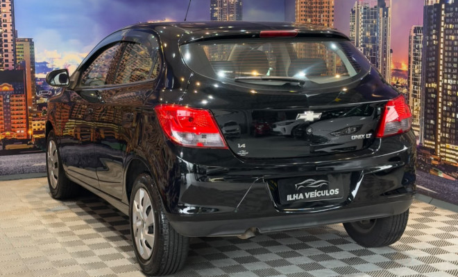 GM - Chevrolet ONIX HATCH LT 1.4 8V FlexPower 5p Mec. 2013 Flex-1