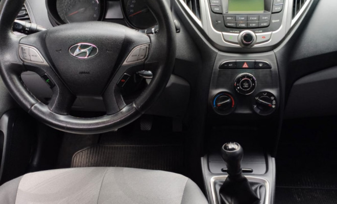Hyundai HB20S Copa do Mundo 1.0 Flex 12V Mec. 2015 Flex-4