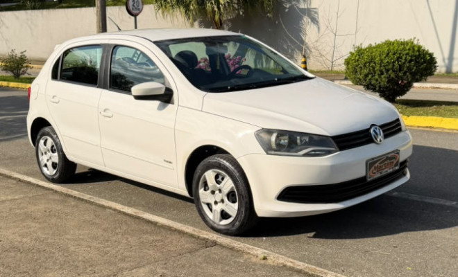 VW - VolksWagen Gol (novo) 1.0 Mi Total Flex 8V 4p 2013 Flex-8