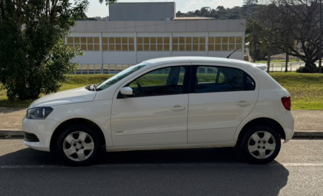 VW - VolksWagen Gol (novo) 1.0 Mi Total Flex 8V 4p 2013 Flex-2