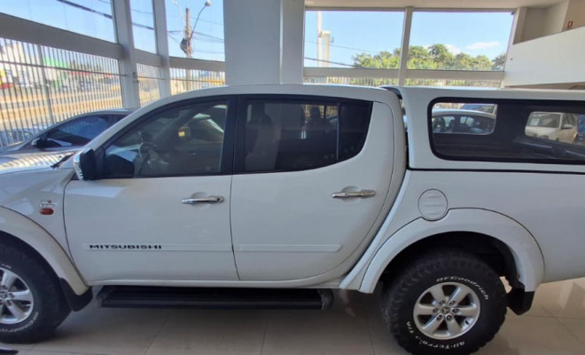 Mitsubishi L200 Triton GLS 3.2 CD TB Int.Diesel Mec 2013 Diesel-6