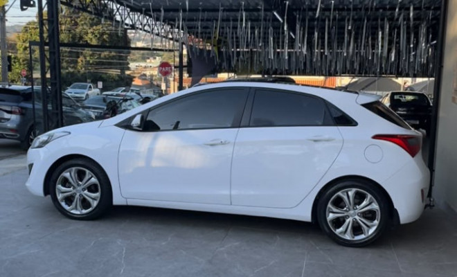 Hyundai i30 Serie Limitada 1.8 16V Aut. 5p 2015 Gasolina-2