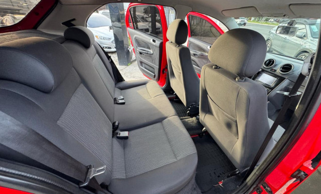 VW - VolksWagen Gol (novo) 1.0 Mi Total Flex 8V 4p 2014 Flex-8