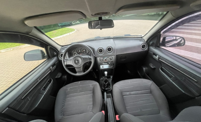 GM - Chevrolet PRISMA  Sed. Maxx/ LT 1.4 8V ECONOF. 4p 2011 Gasolina-8