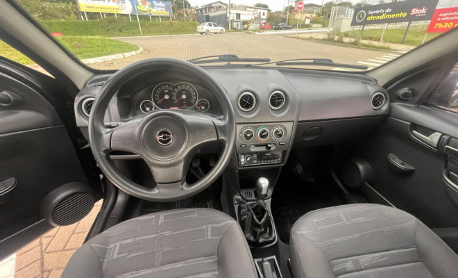 GM - Chevrolet PRISMA  Sed. Maxx/ LT 1.4 8V ECONOF. 4p 2011 Gasolina-9