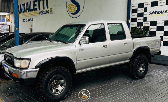 Toyota Hilux CD SRV 4x4 3.0 8V 116cv TB Diesel 2003 Diesel