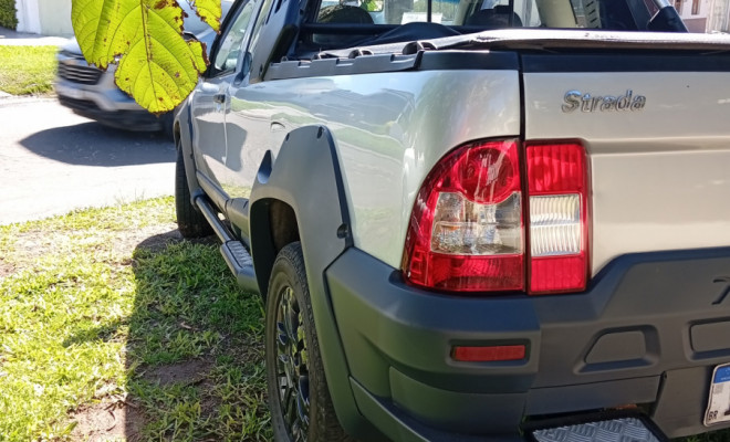 Fiat Strada Adventure 1.8 1.8 Locker Flex Ce - foto 2