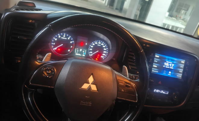 Mitsubishi OUTLANDER 2.0 16V 160cv Aut. 2016 Gasolina-2