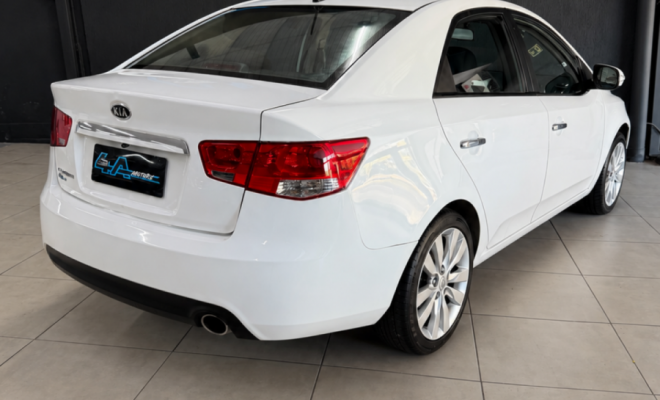 Kia Motors Cerato 1.6 16V Mec. 2010 Gasolina-14