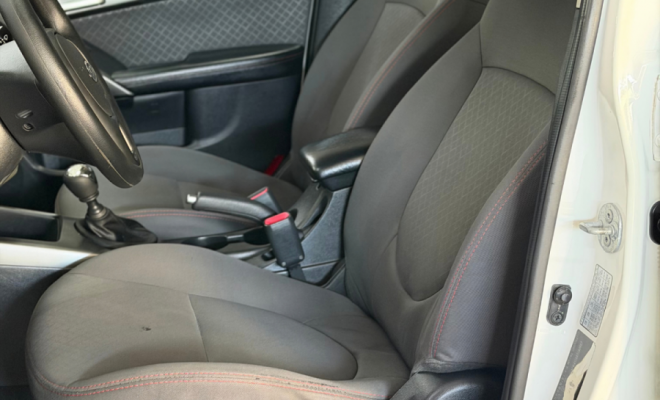 Kia Motors Cerato 1.6 16V Mec. 2010 Gasolina-10