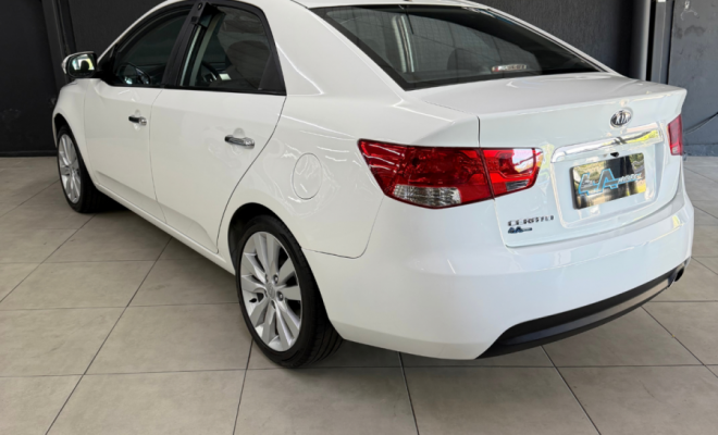 Kia Motors Cerato 1.6 16V Mec. 2010 Gasolina-12