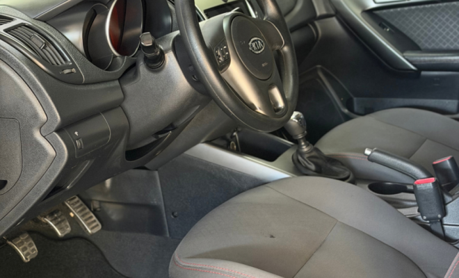 Kia Motors Cerato 1.6 16V Mec. 2010 Gasolina-9