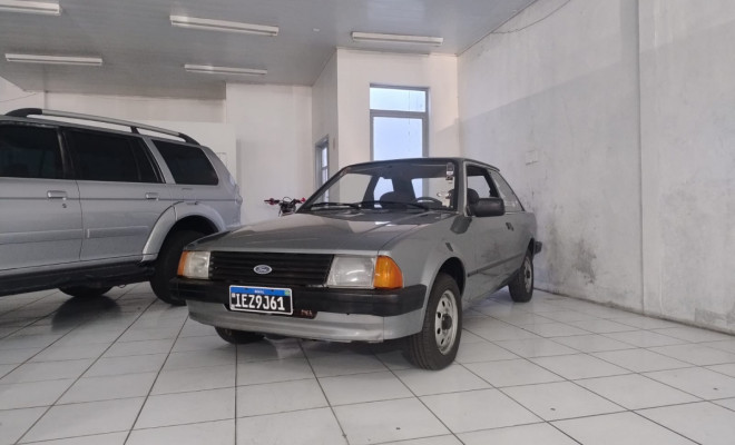 Ford Escort L/LX 1.6 1985 Álcool
