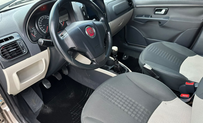 Fiat Palio Week. ATTRACTIVE 1.4 Fire Flex - 2013-10