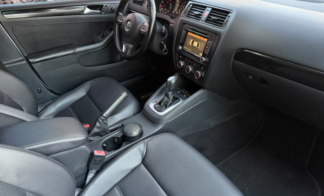 VW - VolksWagen JETTA Highline 2.0 TSI 16V 4p Tiptronic 2014 Flex-6