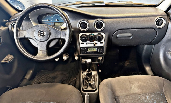 GM - Chevrolet Celta 1.4/ Super/ Energy 1.4 8V 85cv 3p 2005 Gasolina-3