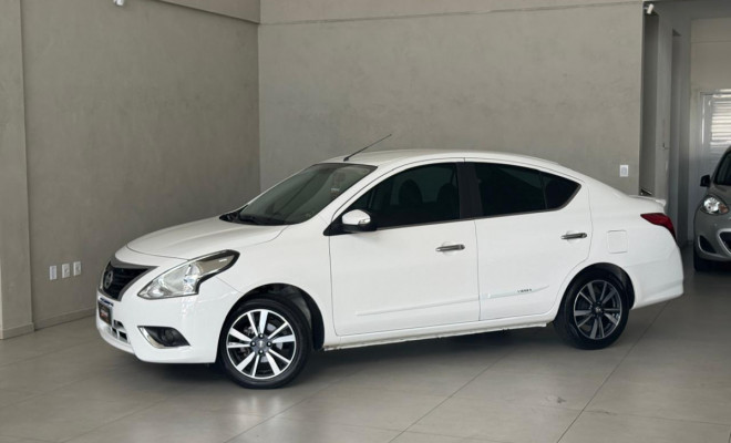 Versa Unique 1.6 Aut. 2018 - Completíssimo, Confortável e com Baixa Quilometragem!-14