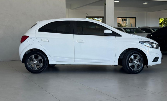 Onix Hatch LT 1.4 2019 - Econômico, Completo e com Baixa Quilometragem!-13