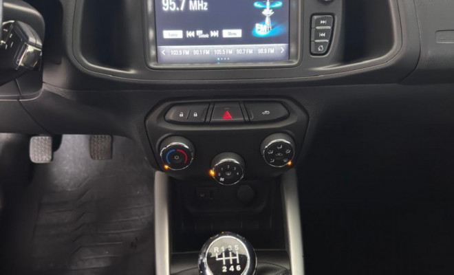 Onix Hatch LTZ 1.4 Mec. 2018 - Completo, Econômico e com Baixa Quilometragem!-5