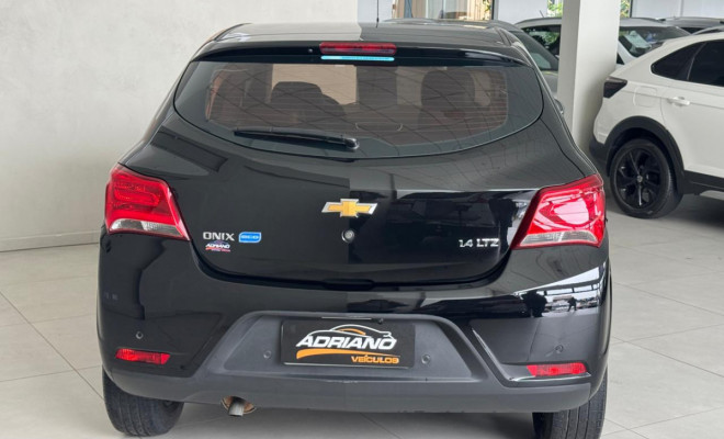 Onix Hatch LTZ 1.4 Mec. 2018 - Completo, Econômico e com Baixa Quilometragem!-1
