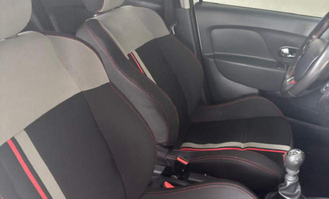 Sandero RS 2.0 2016 - Esportivo, Completo e com Estilo de Sobra!-6