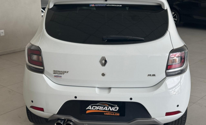 Sandero RS 2.0 2016 - Esportivo, Completo e com Estilo de Sobra!-1