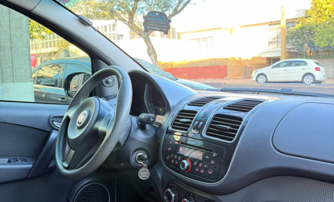 Fiat Grand Siena ATTRAC. 1.4 EVO F.Flex 8V 2015 Flex-8