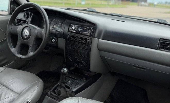 VW - VolksWagen Santana 1.8 Mi 2000 Gasolina-8