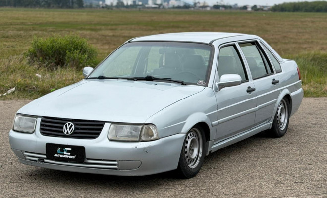 VW - VolksWagen Santana 1.8 Mi 2000 Gasolina