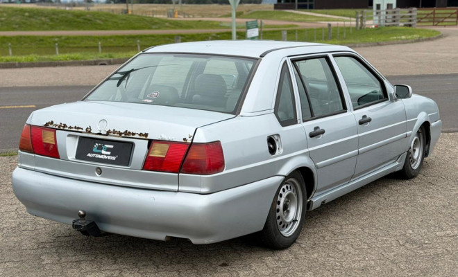 VW - VolksWagen Santana 1.8 Mi 2000 Gasolina-1