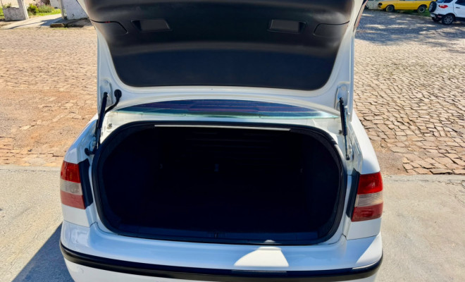 VW - VolksWagen Polo 1.6 Mi/S.Ouro 1.6 Mi Tot.Flex 8V 5p 2006 Flex-9