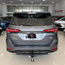 Toyota Hilux SW4 SRX Plat. 4x4 2.8 TB Die. Aut. 2025 Diesel-4