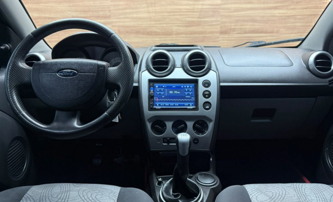Ford Fiesta Sed. 1.6 8V Flex 4p 2009-4