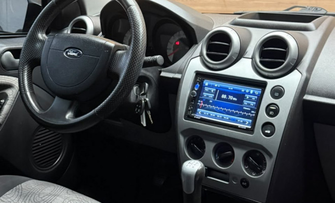 Ford Fiesta Sed. 1.6 8V Flex 4p 2009-7