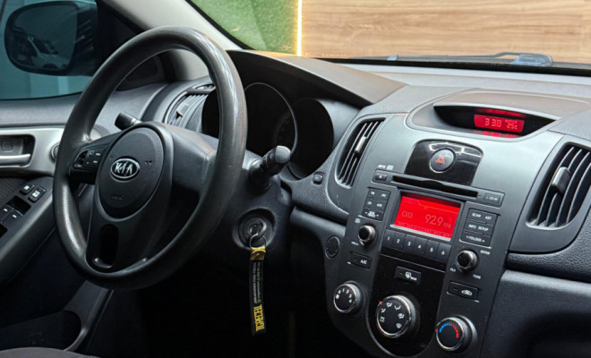 Kia Motors Cerato 1.6 16V Mec. 2011 Gasolina-8