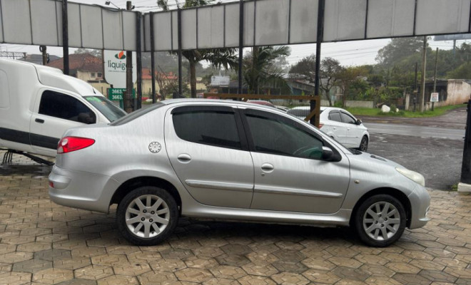 Peugeot 207 Sedan Passion XS 1.6 Flex 16V 4p 2013 Flex-1