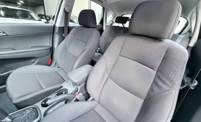 Hyundai i30 2.0 16V 145cv 5p Aut. 2011 Gasolina-8