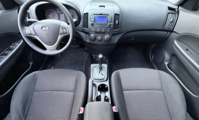 Hyundai i30 2.0 16V 145cv 5p Aut. 2011 Gasolina-9