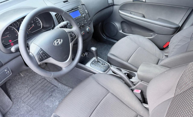 Hyundai i30 2.0 16V 145cv 5p Aut. 2011 Gasolina-12