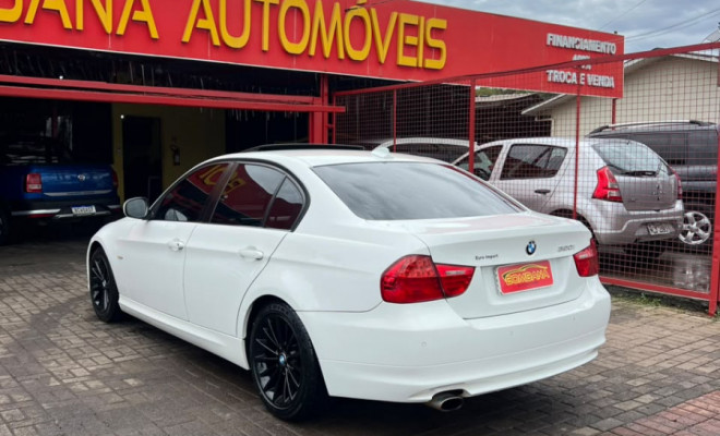 BMW 320iA 2010 Gasolina-1
