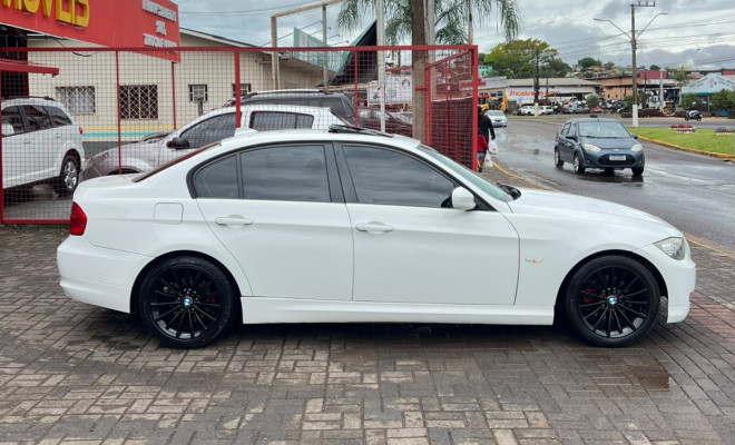 BMW 320iA 2010 Gasolina-4