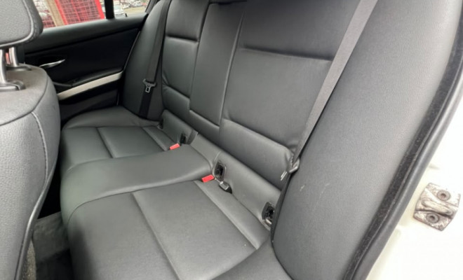 BMW 320iA 2010 Gasolina-9